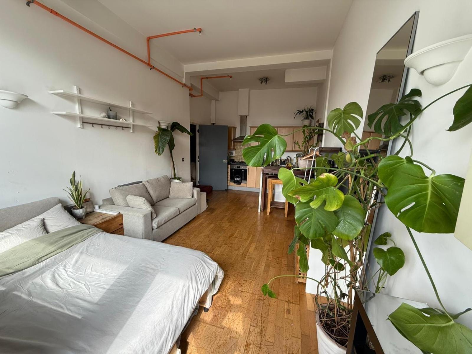 Cosy Private Room With Shared Bathroom Facilities Londra Exterior foto
